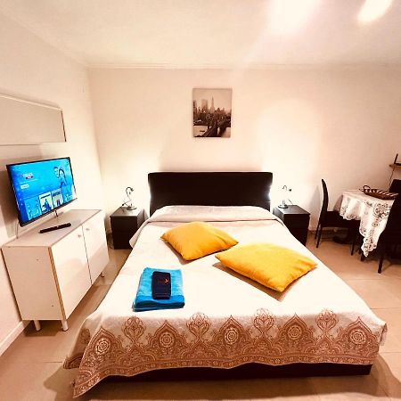 Monolocale A Mostacciano Apartment Рим Екстериор снимка